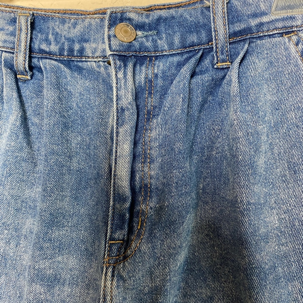 American Eagle Outfitters Mom Short Hi-Rise Medium Wash Cuffed Jean Shorts Sz 6 - Picture 8 of 12